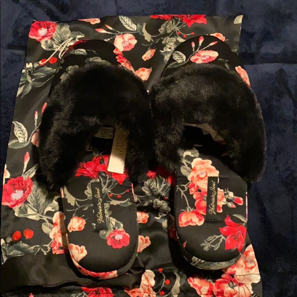 NWT Victoria’s Secret satin slippers - Picture 3 of 7